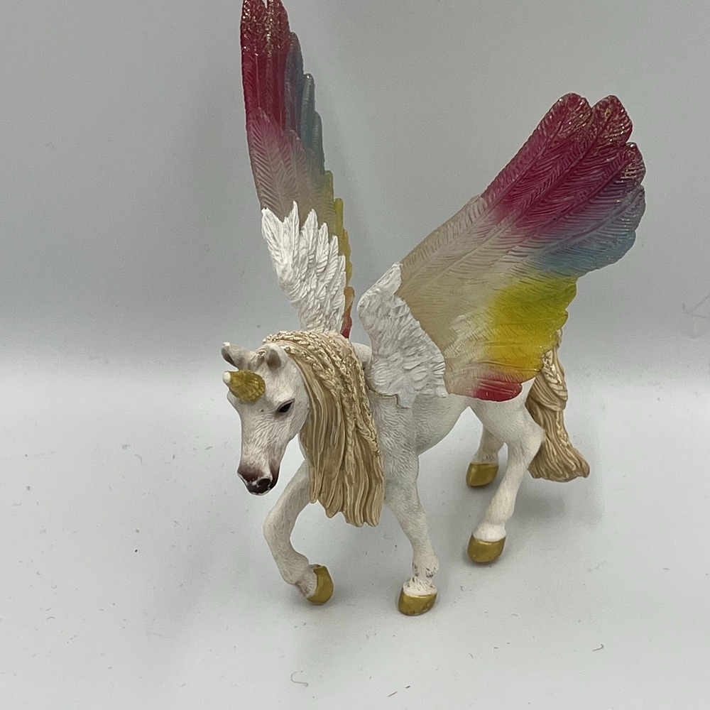 Schleich Winged Rainbow Unicorn Figurine Gold Mane Tail Collector Piece 5.5" - Picture 3 of 14